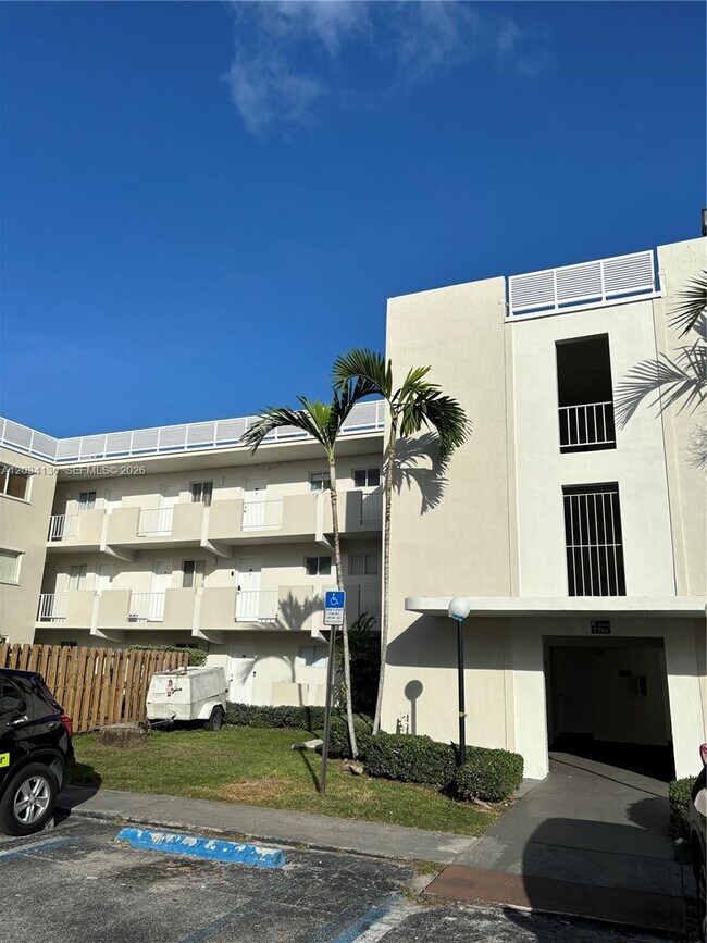 Building Photo - 7701 SW 88th St