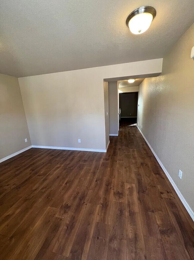 Building Photo - *COMING SOON* 3 Bedroom near Carson and Pe...