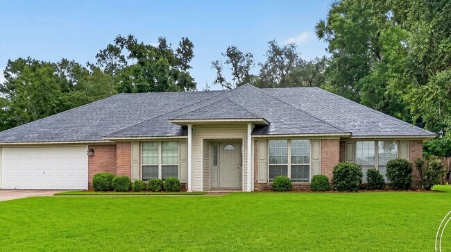 Building Photo - RATE DROP ALERT (was $2200/month) and MOVE-IN SPECIAL: 1st FULL MONTH'S RENT FREE*