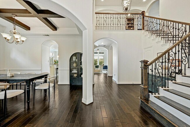 Building Photo - 4303 Woodledge Pl