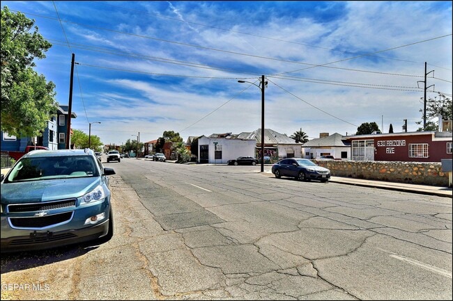 Building Photo - 615 Arizona Ave