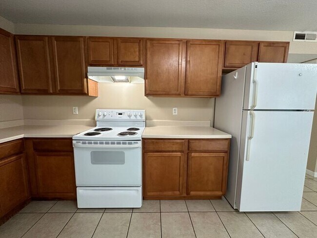 Building Photo - 10 Zell Ln