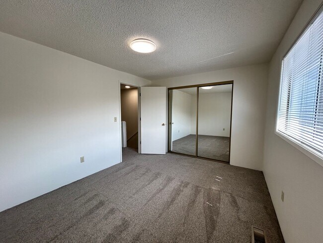 Building Photo - 846 Homedale Rd