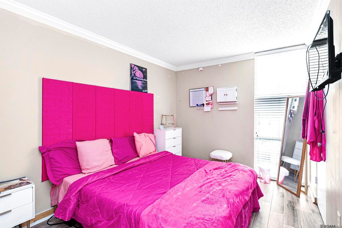 Building Photo - 3005 Highland Rd