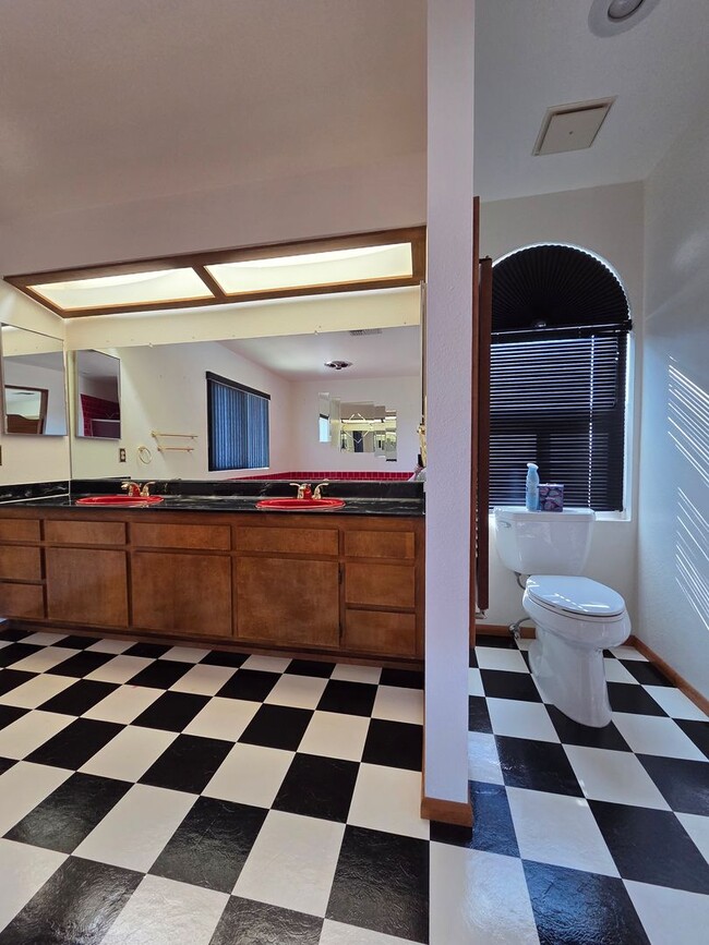 Building Photo - One of Kind 3 bed/2.5 bath home with 3 car attached garage located in BHC.