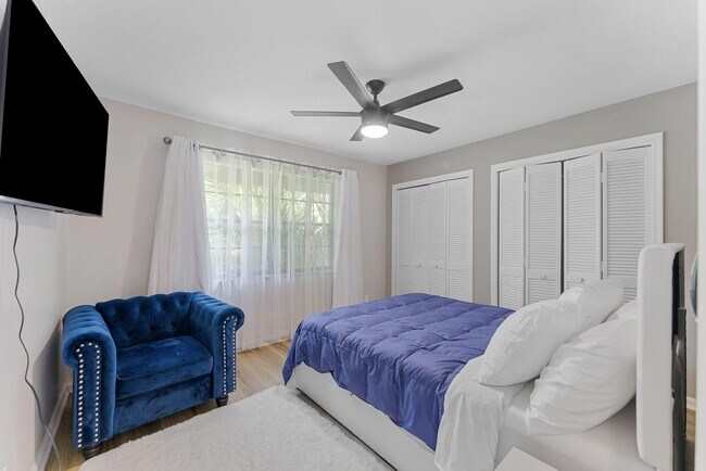 Building Photo - 12875 Guilford Cir