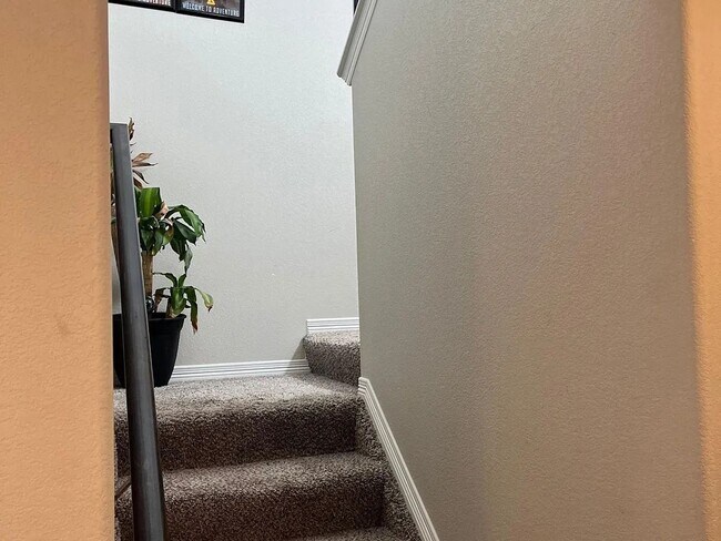 Building Photo - 5492 Hammond Dr