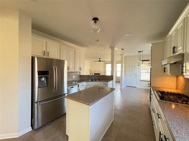 Building Photo - 15801 Belfin Dr