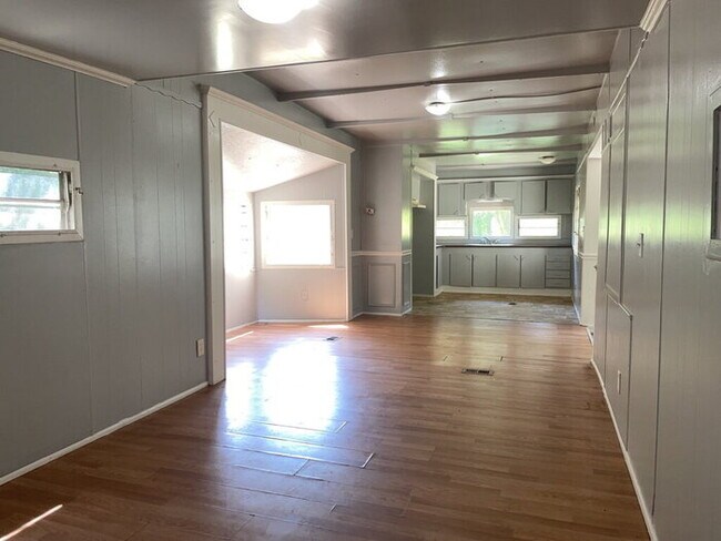Building Photo - "Charming Greenville Retreat: Cozy 3-Bed, 2-Bath Home at 18 Whitehorse Rd Ext.!"