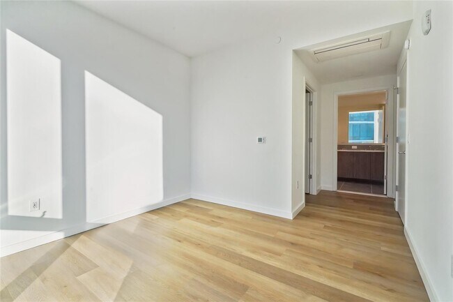 Building Photo - 50 Clinton Pl