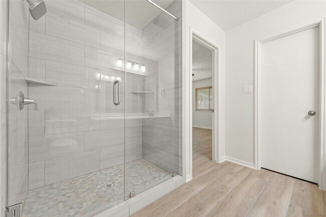 Building Photo - 5425 Yale Dr