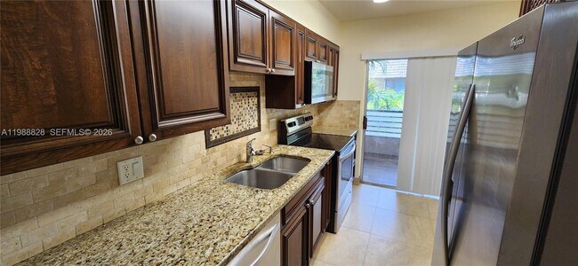 Building Photo - 2810 Riverside Dr