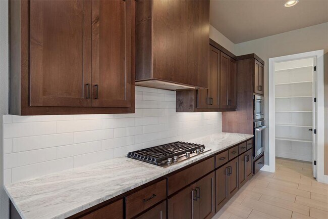 Building Photo - 904 Naranjo Dr