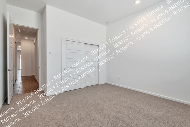 Building Photo - 10858 W Yates Ln