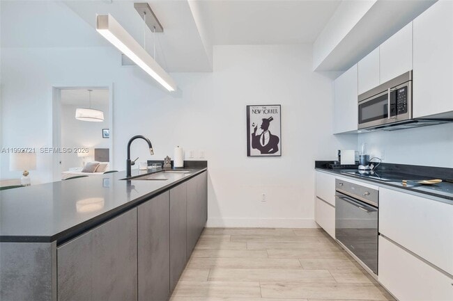 Building Photo - 1010 Brickell Ave