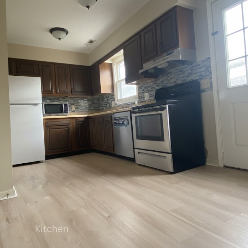 Building Photo - 207 Wakefield Pl