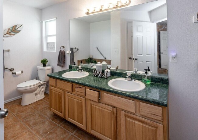 Building Photo - Spacious 5-Bedroom Home on 5 Acres with Panoramic Mountain Views & Endless Possibilities