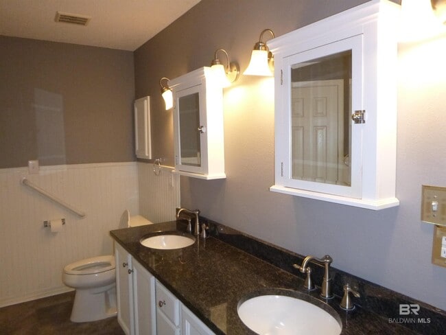 Building Photo - 30738 Pinyon Dr