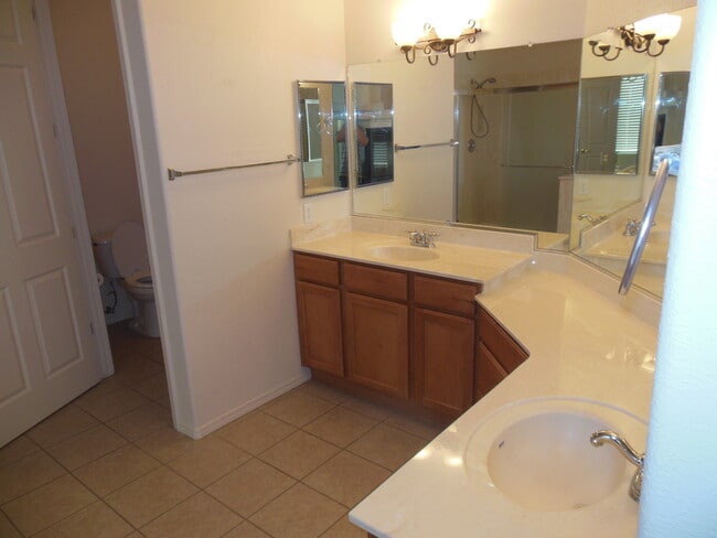 Building Photo - 1640 Arbolera Loop