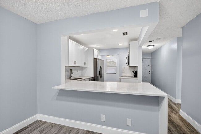 Building Photo - 5985 Forest Hill Blvd