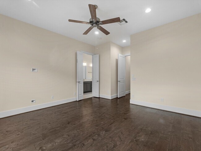 Building Photo - 55 Red Harper Dr