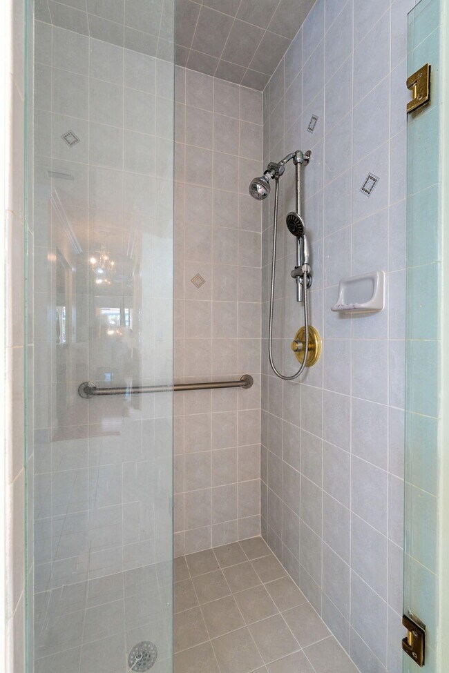 Building Photo - 15495 Rolling Meadows Cir