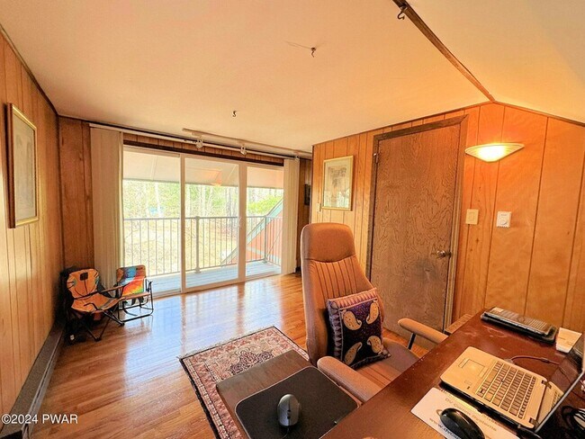Building Photo - 402 Canoe Brook Dr