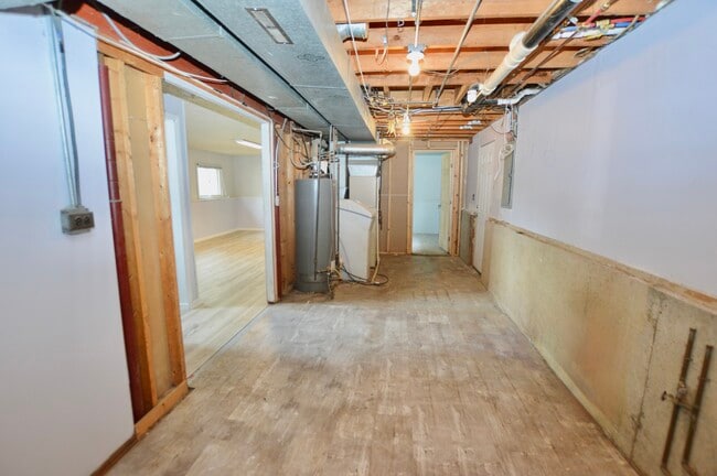 Building Photo - 4703 W Shore Dr