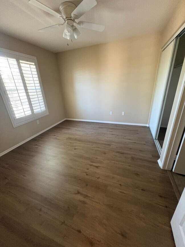 Building Photo - 3 bedroom, 2.5 bath Home located in the Gated College Lane Community in Redlands, CA