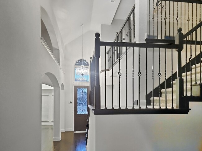 Building Photo - 5325 Center Hill Dr