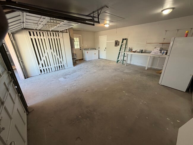 Building Photo - 1612 Jane Dr