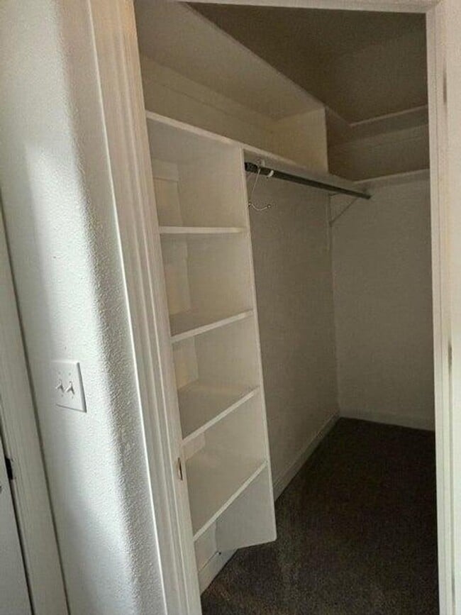 Building Photo - 2 Bed Home For Rent