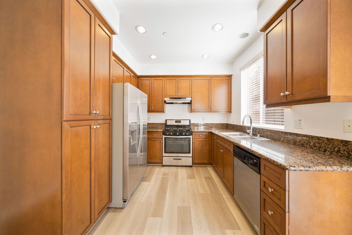 Building Photo - 3072 Parkway Cir