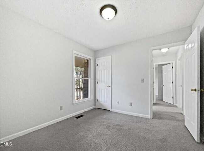 Building Photo - 1295 Arailia Dr