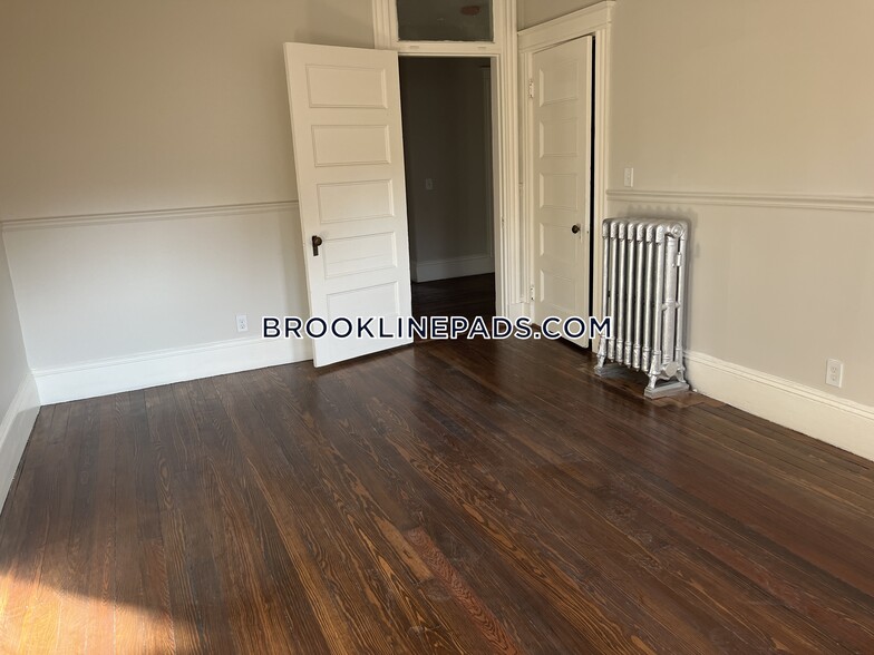 Building Photo - 1855 Beacon St