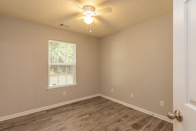 Building Photo - 87 Tiller Way