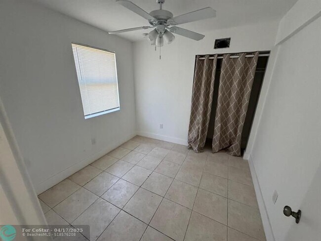 Building Photo - 1710 Lauderdale Manor Dr