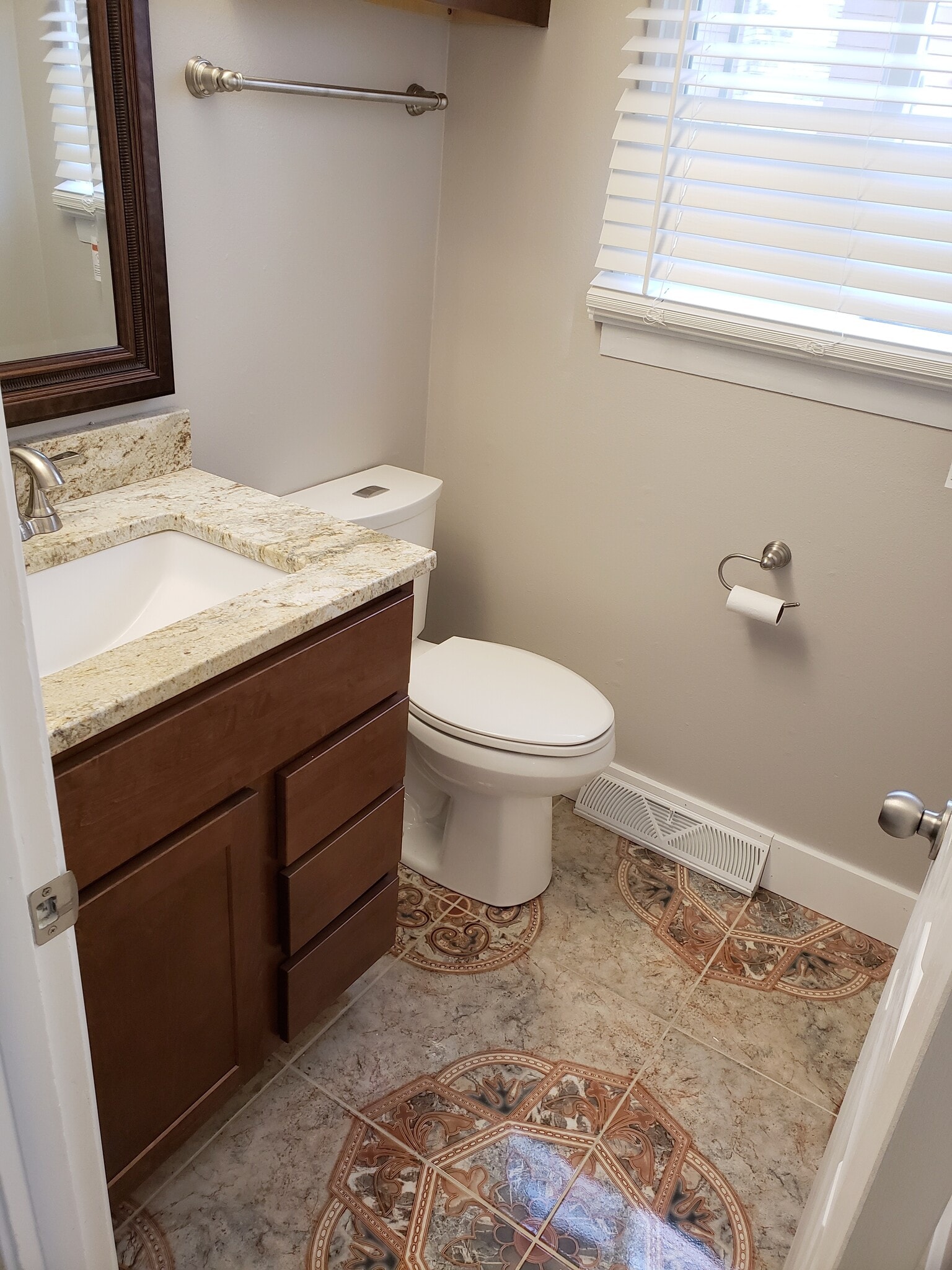 Building Photo - 5825 Balsam Rd