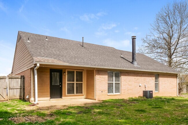 Building Photo - 10173 Oak Run Dr S