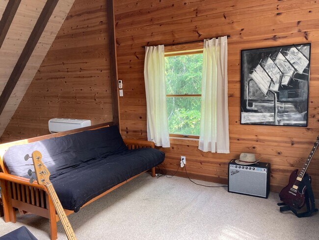 Building Photo - Pet-Friendly 3-Bedroom Home with Beach Access