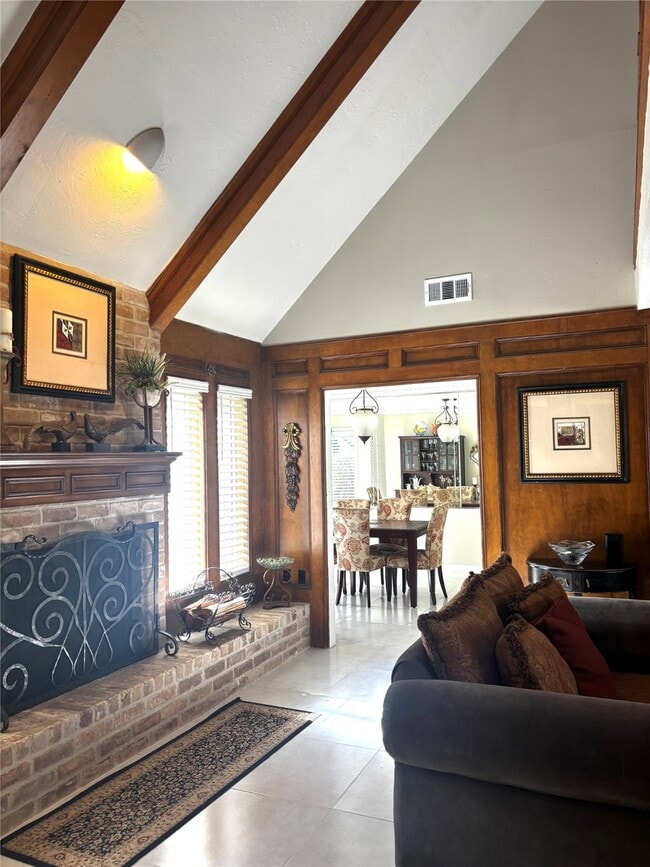 Building Photo - 11418 Chevy Chase Dr