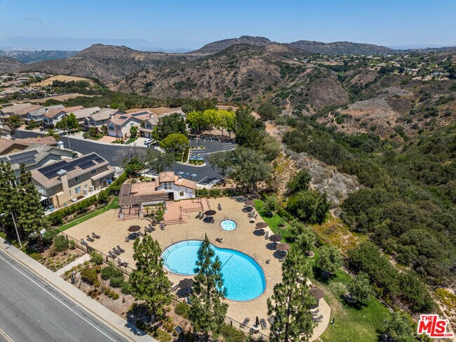 Building Photo - 1385 White Feather Ct