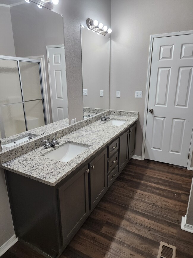 Building Photo - 640 Houston St