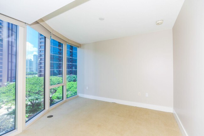Building Photo - Allure Waikiki - 2 bedroom, 2 bath with 1 ...