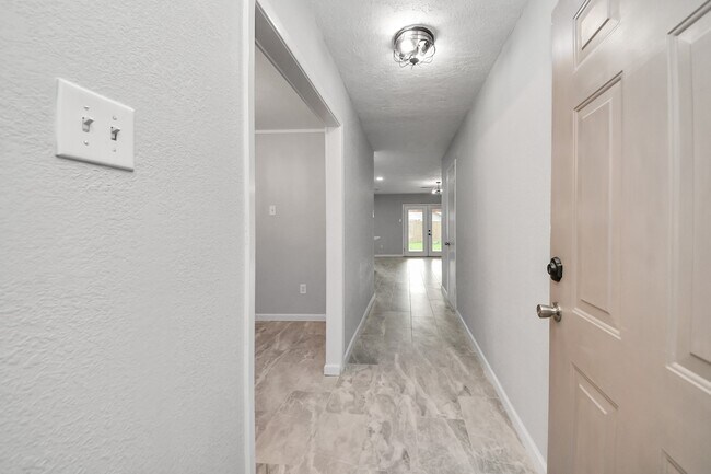 Building Photo - 2405 Pickerton Dr