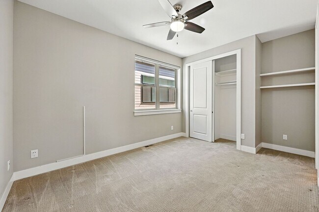 Building Photo - 5630 S Sycamore St