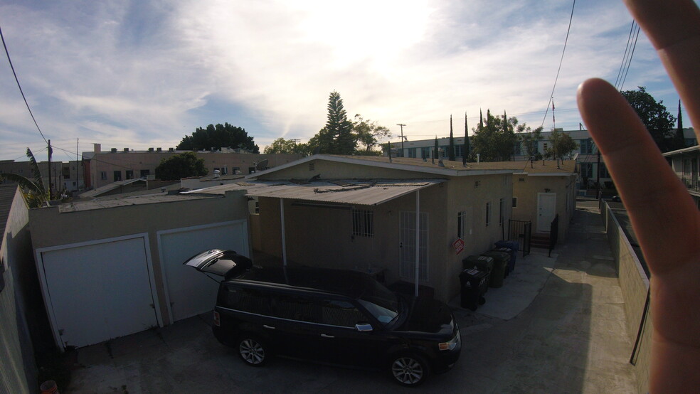 Building Photo - 1132 N Mariposa Ave