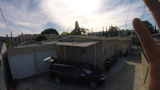 Building Photo - 1132 N Mariposa Ave