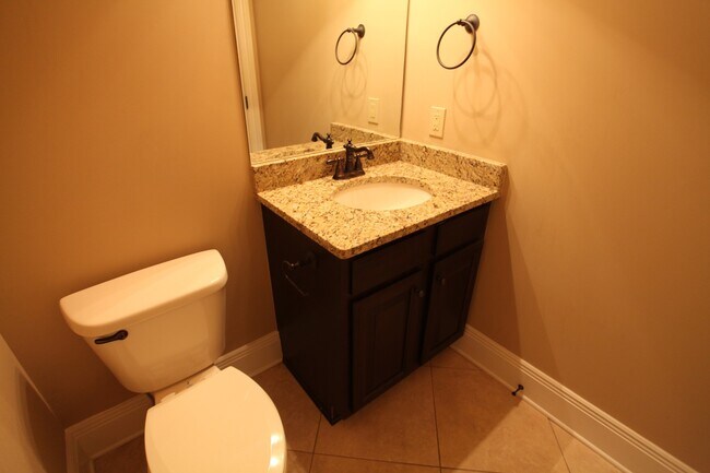 Building Photo - Downtown Auburn Luxury Living – Steps from...