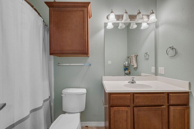 Building Photo - Available for SHORT TERM or 1 yr